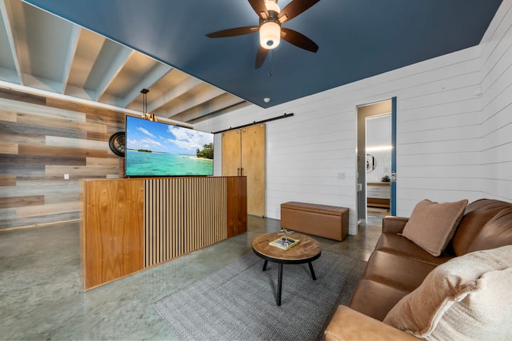 World Cup Oasis | Hot Tub, Sauna & Mini Golf - Acres Homes - Houston