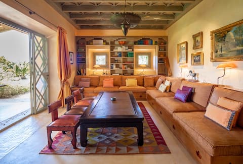 Propiedad de Airbnb exitosa: Quiet detached villa with tennis court en Felanich