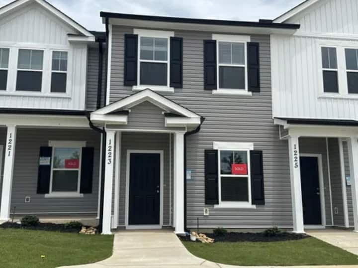 New Modern 2-story Townhome • Self Check-in - Harlem, GA