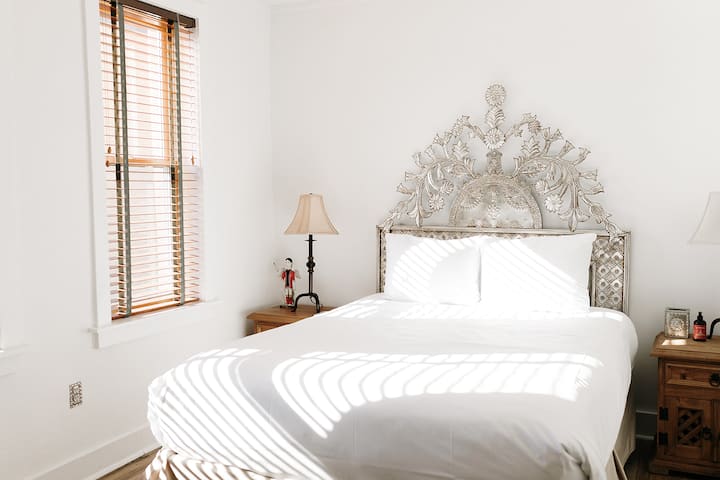 The Parador | Farmhouse 9 - 12 | Downtown - Santa Fe