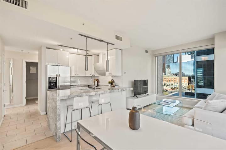 2bed|cityviews|3mins-stampede|freeparking|gym| - Calgary