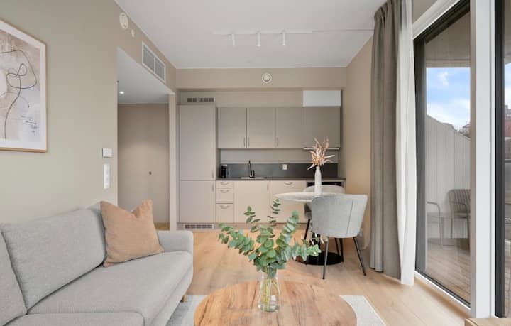 Sentral Leilighet - To Balkonger -
Parkering - Stavanger