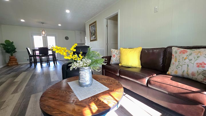 Cozy Home | Near Restaurants & Shops | Quiet Stay - Lawrenceville, GA