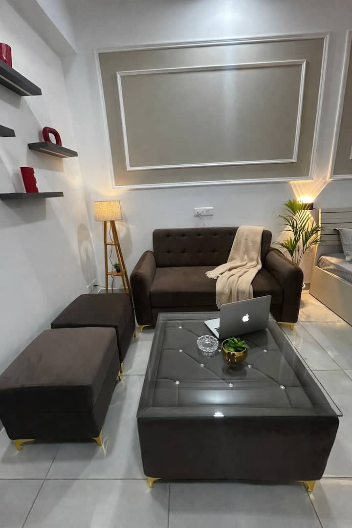 Velvet Wines Studio - Silver Serenity - Noida