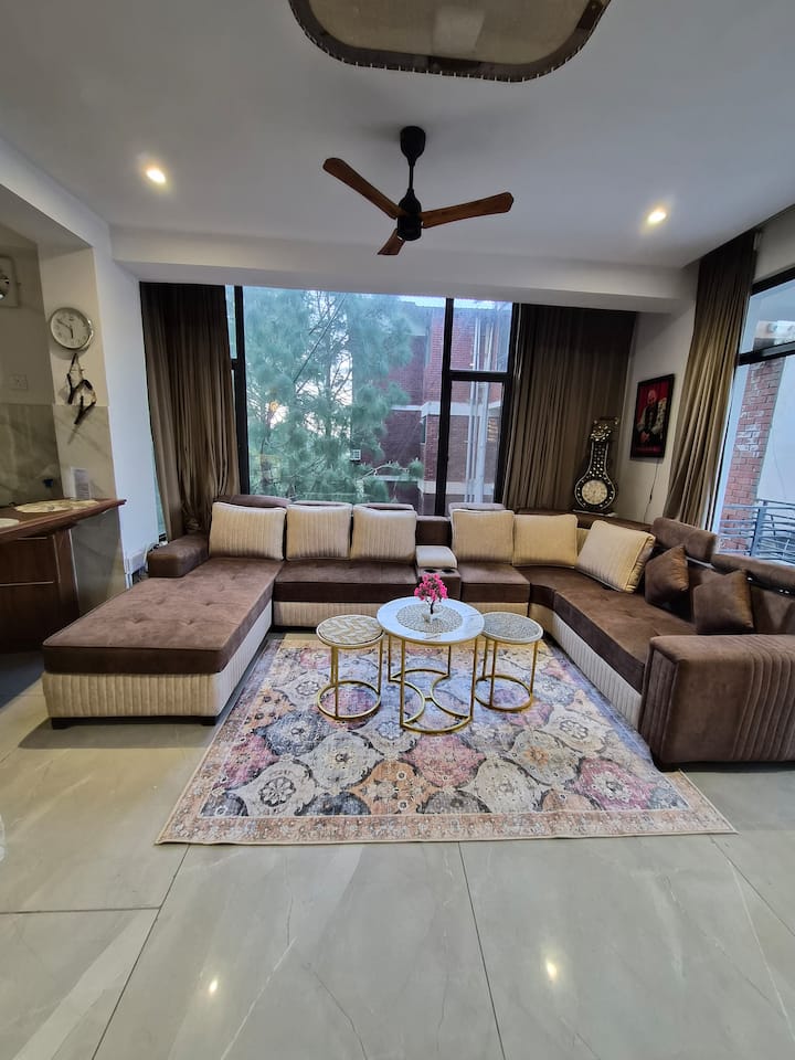Kasauli 180° Valley View |Café •Parking| Pets|24*7 - Himachal Pradesh