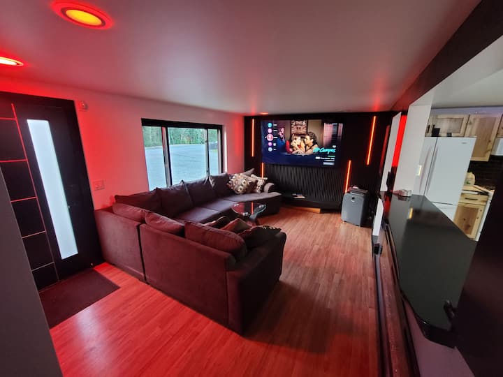 Newly Renovated Modern Home Near Saratoga - Clifton Park, NY