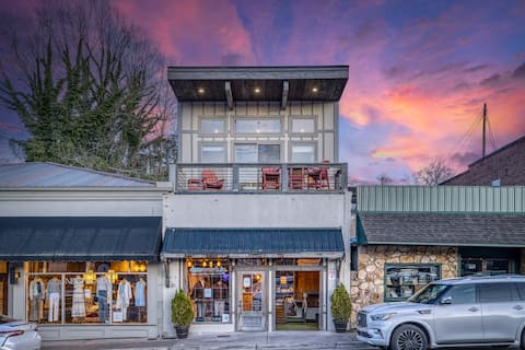 Top Airbnb: Middle of Main Street LOFT Downtown Blue Ridge in Blue Ridge