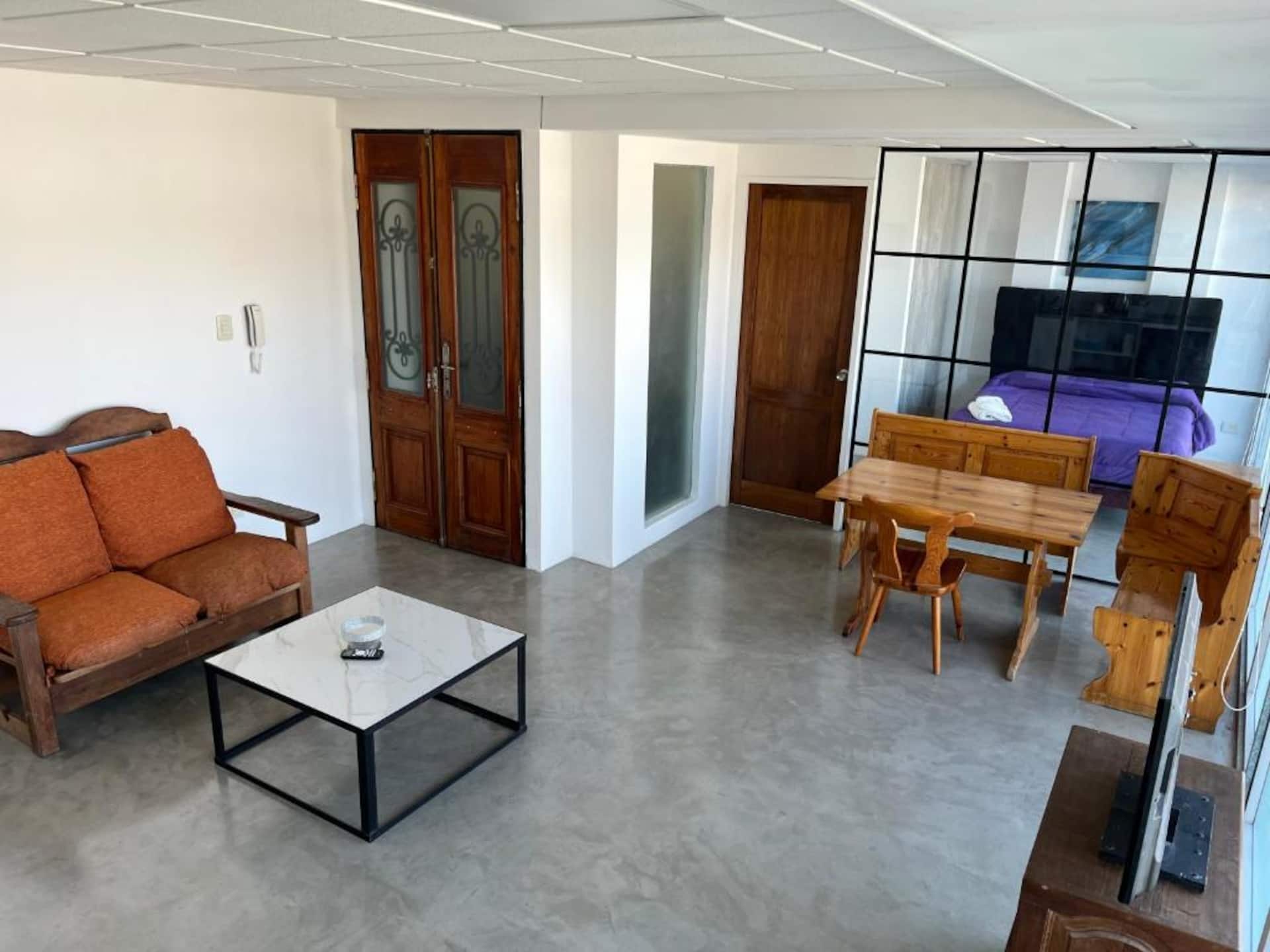 Fully equipped apartment in the San Isidro office/clinic area