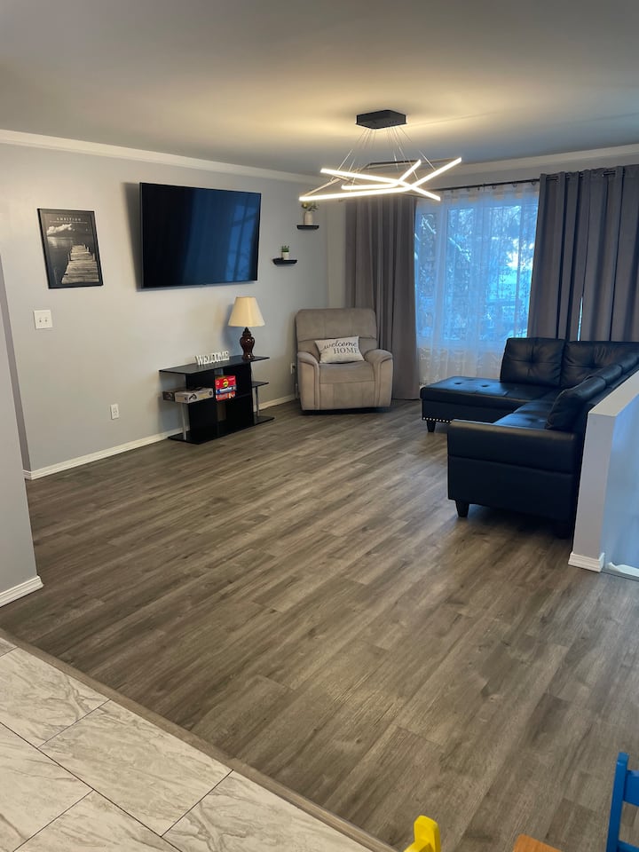 Green Aurora | 3 Bed, 2 Bath | Laundry | King Bed - Fairbanks, AK