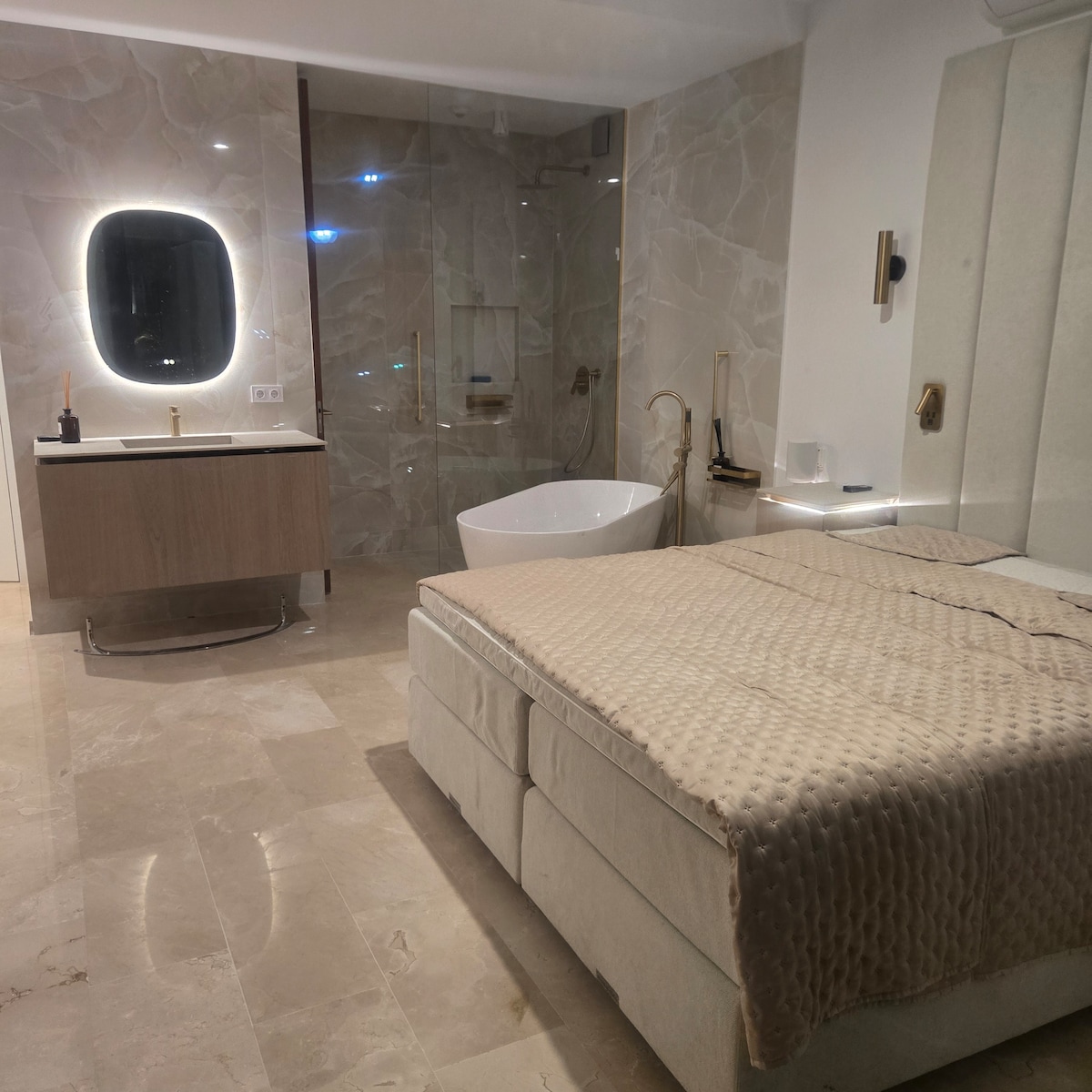 Newly renovated spectacular and modern house 3