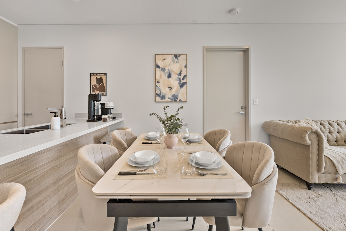 'Olympia' | Luxury 2BR & Free Parking, Pool & Gym