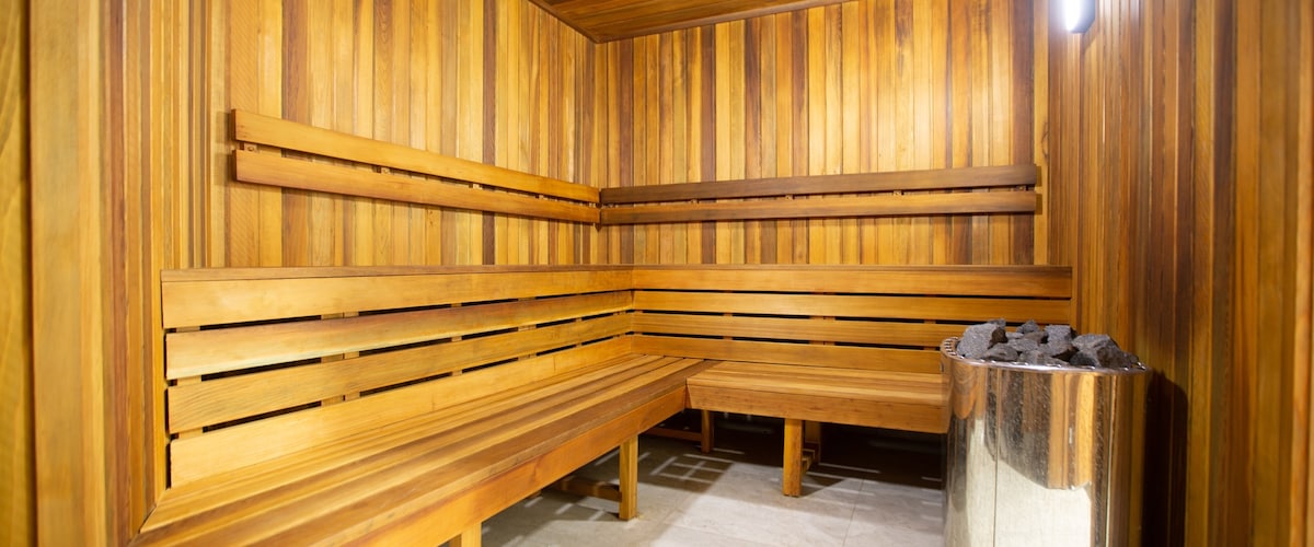 'Olympia' | Luxury 2BR & Free Parking, Pool & Gym