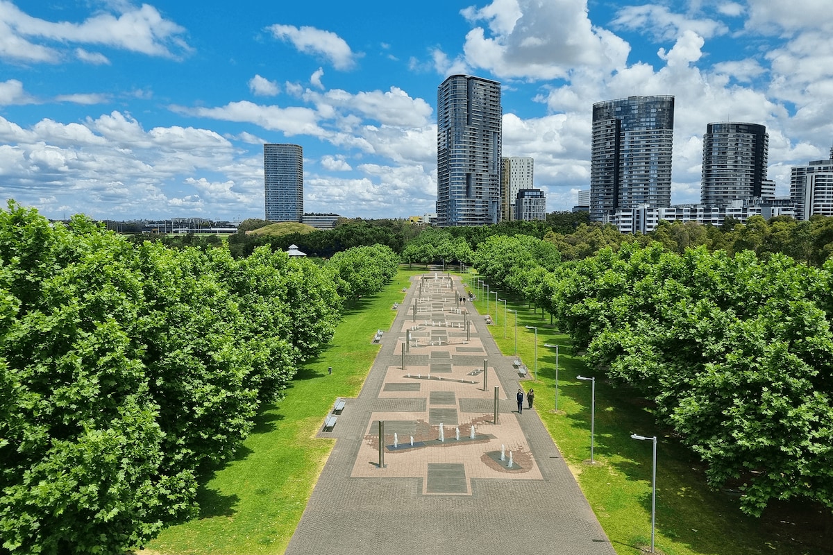 'Olympia' | Luxury 2BR & Free Parking, Pool & Gym