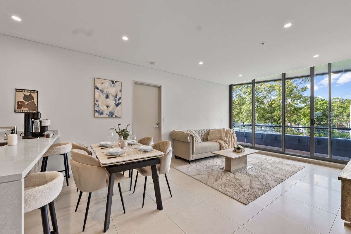 'Olympia' | Luxury 2BR & Free Parking, Pool & Gym