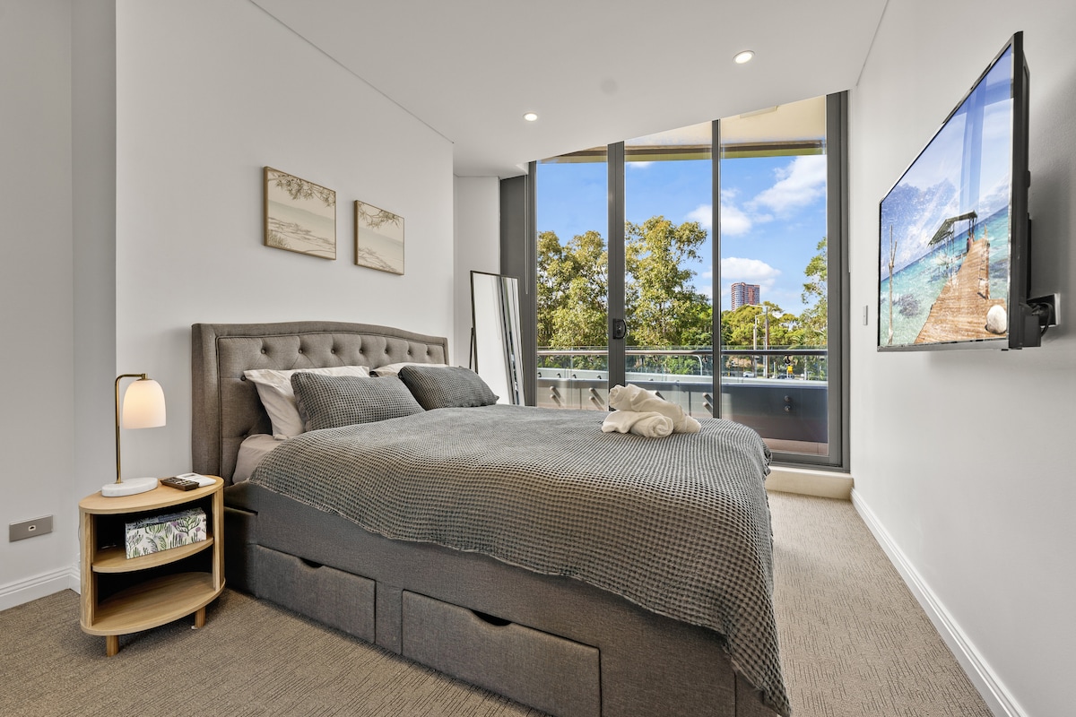 'Olympia' | Luxury 2BR & Free Parking, Pool & Gym