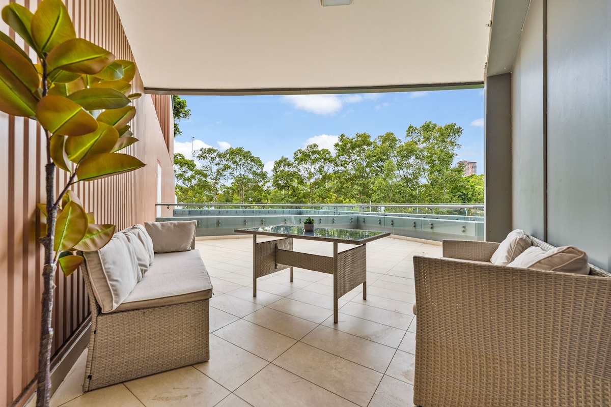 'Olympia' | Luxury 2BR & Free Parking, Pool & Gym