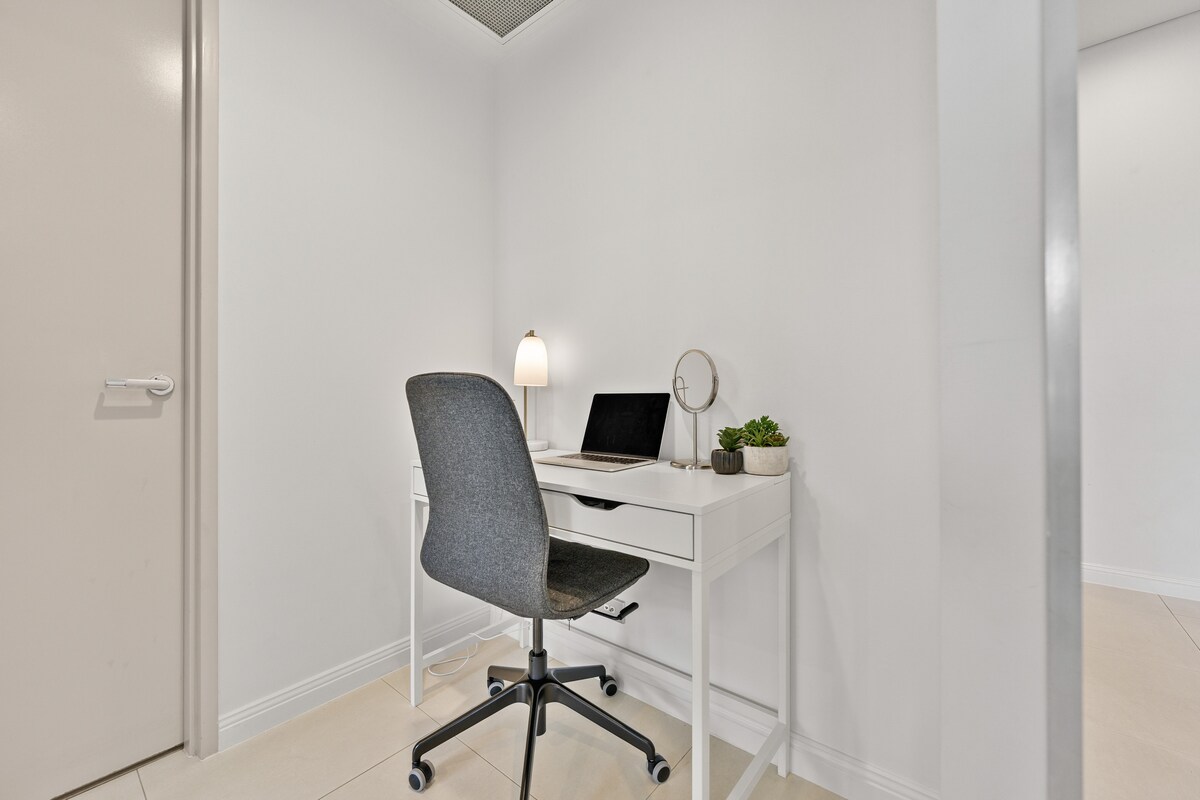 'Olympia' | Luxury 2BR & Free Parking, Pool & Gym