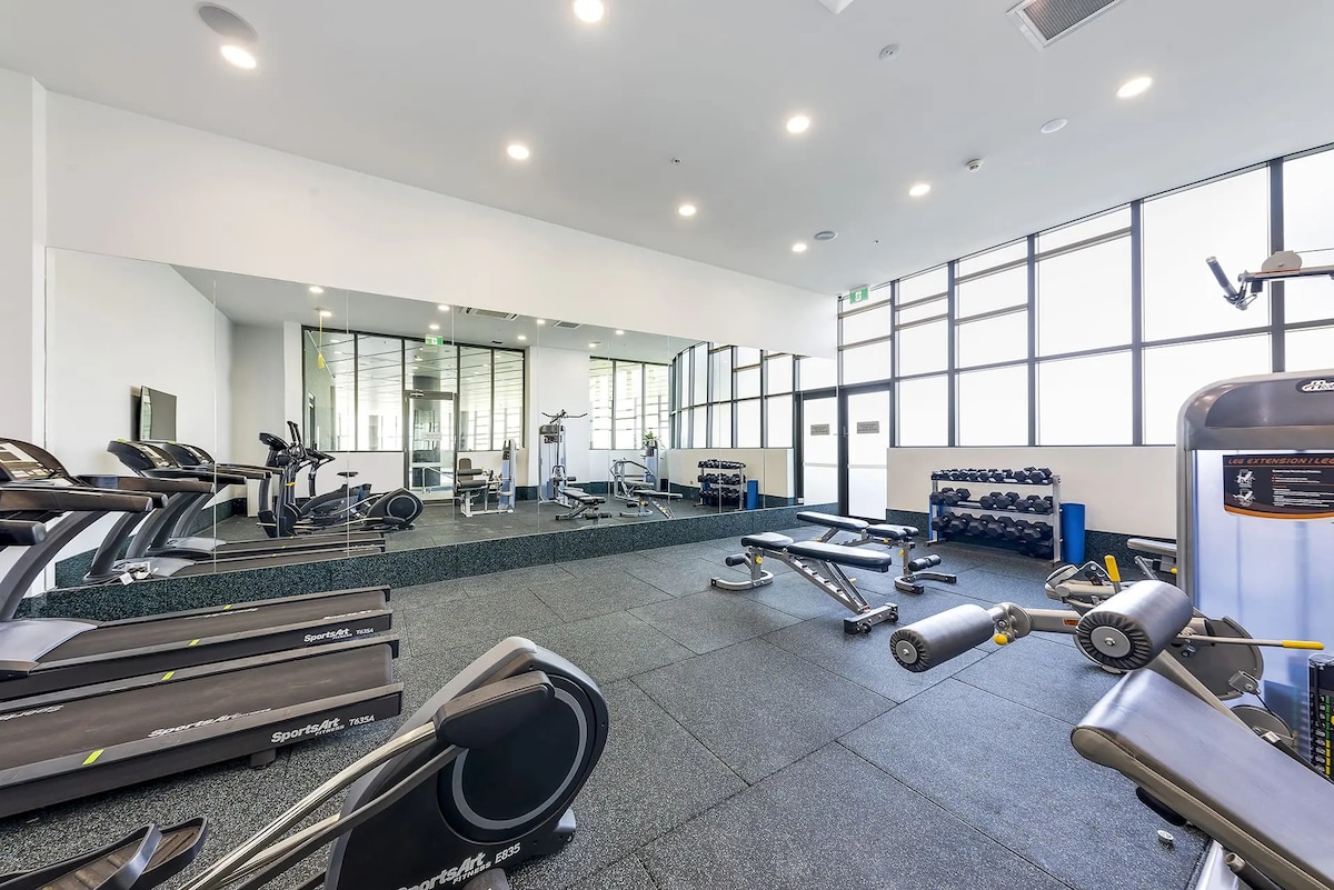 'Olympia' | Luxury 2BR & Free Parking, Pool & Gym