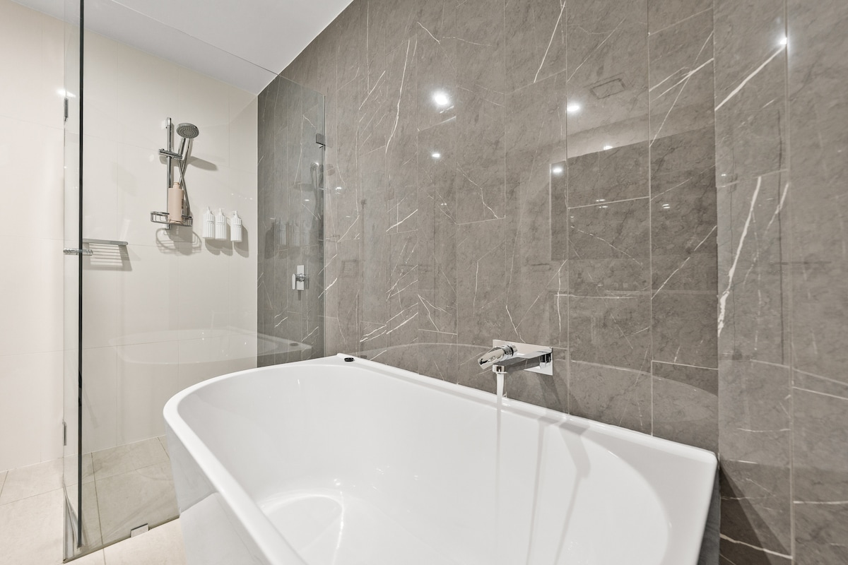 'Olympia' | Luxury 2BR & Free Parking, Pool & Gym