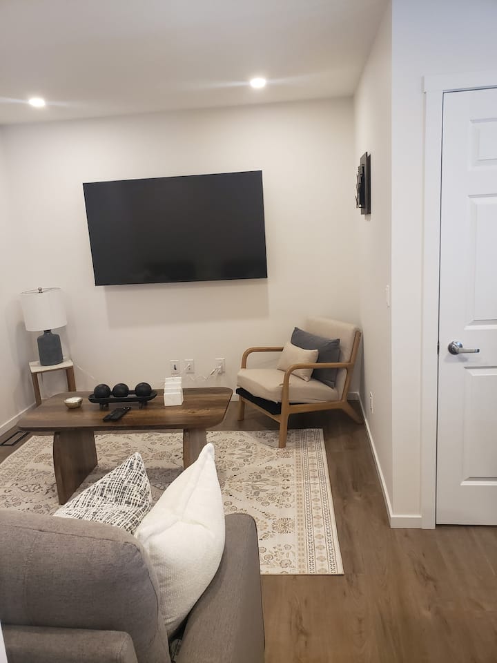 Cozy New Home | 3br | 2.5 Bath | Near Airport - Airdrie