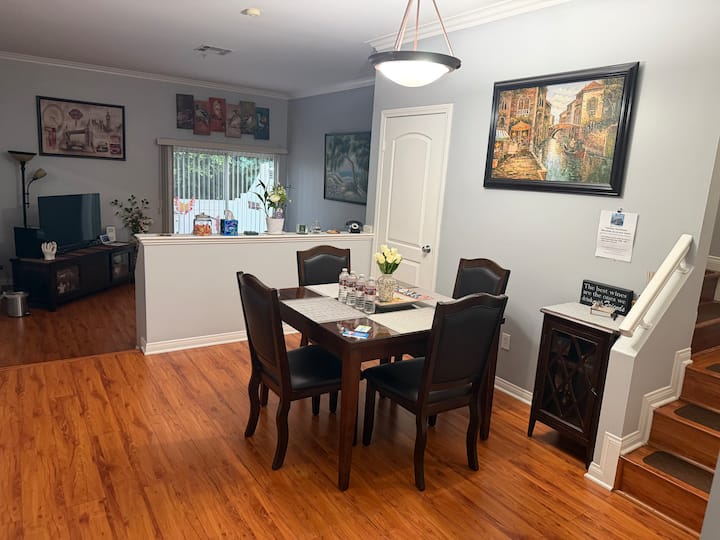 Fabulous Townhouse In Valley Glen Ca 91401 - Los Angeles, CA
