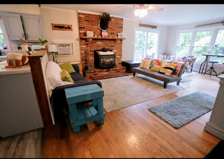 6-acre Garden Home Across From Canal Near Antietam - Shepherdstown, WV