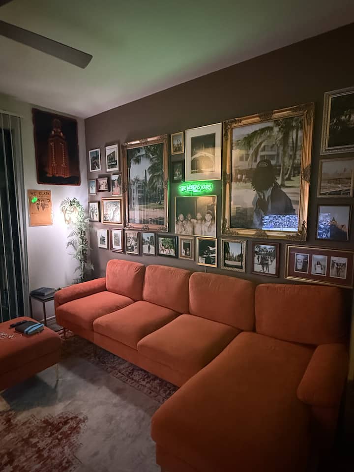Top Floor Domain Condo, Walk To Q2 Stadium, & Pool - Austin, TX
