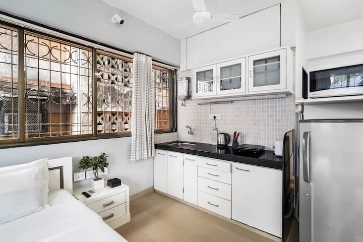 Lilou Stylish Studio In Secure Bandra W Community - Mumbai
