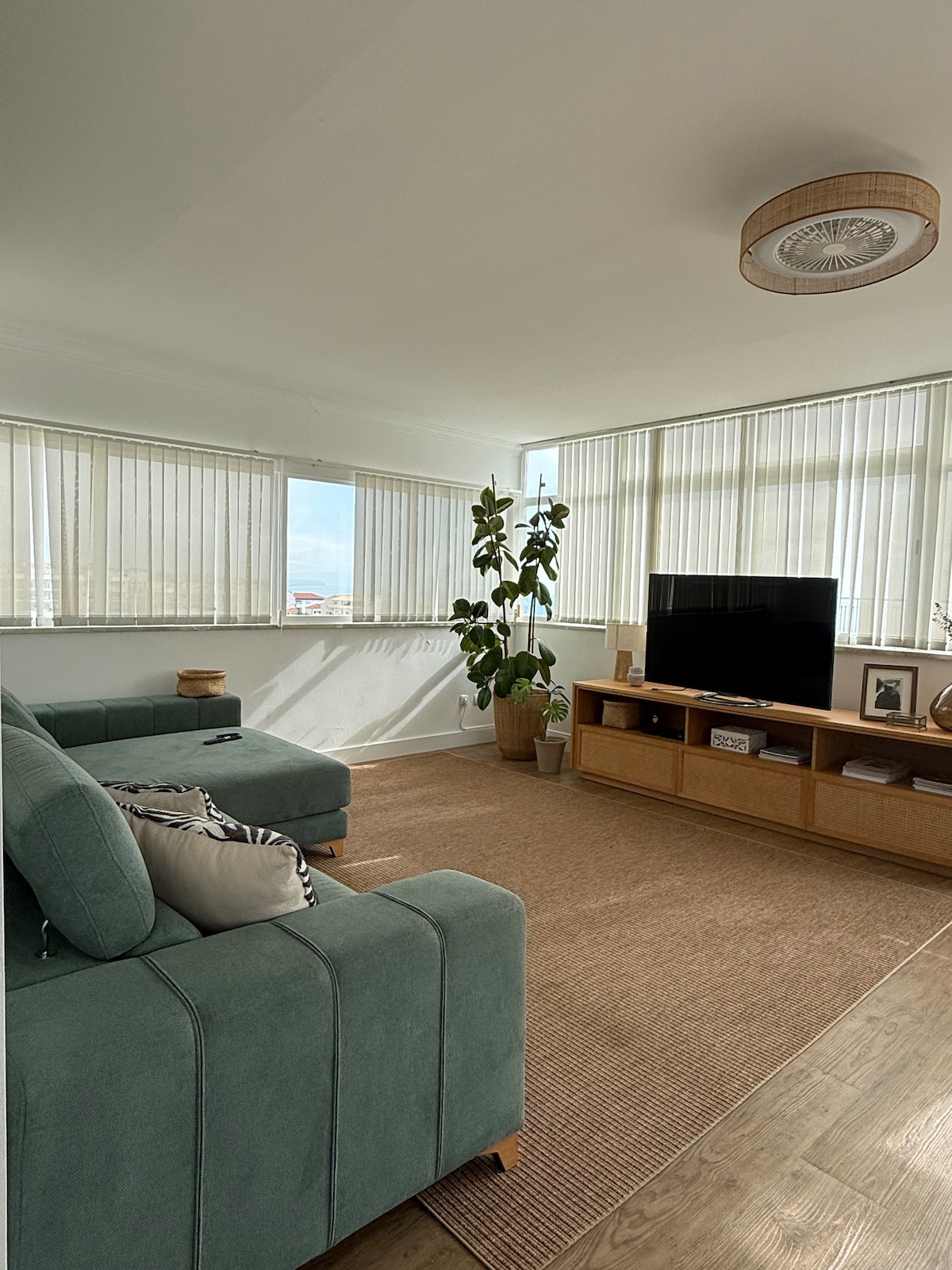 Airbnb em destaque: Fantastic 3-bedroom apartment 50 meters from the beach em Ericeira
