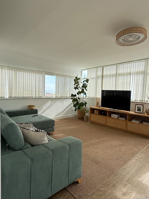 Airbnb em destaque: Fantastic 3-bedroom apartment 50 meters from the beach em Ericeira