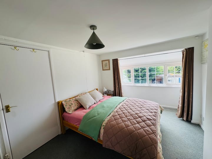 2 Bed 1.5 Bath, Cottage, Pets Welcome - Malvern