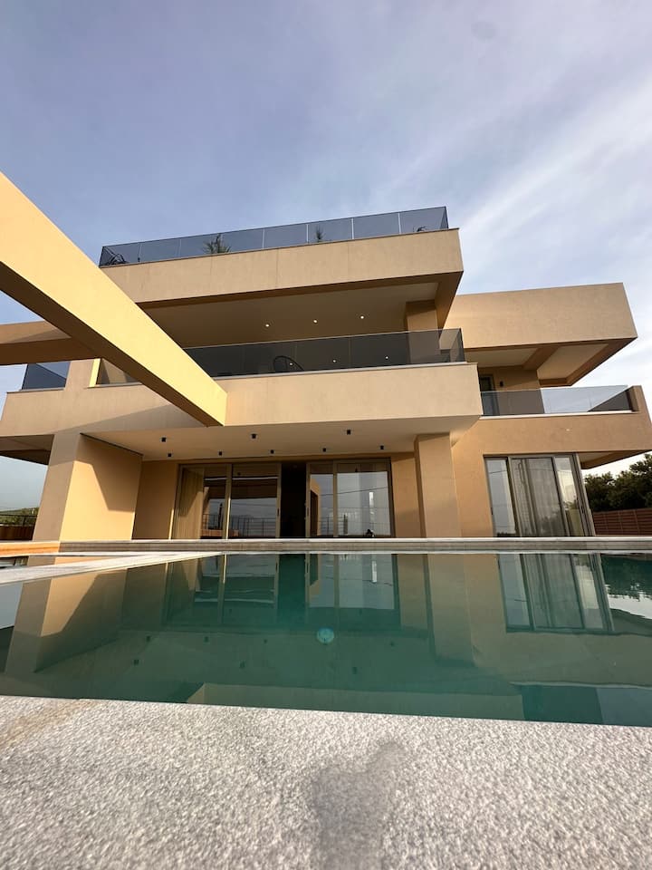 The New Life Houses-signature Infinity Pool Villa - Кисамос