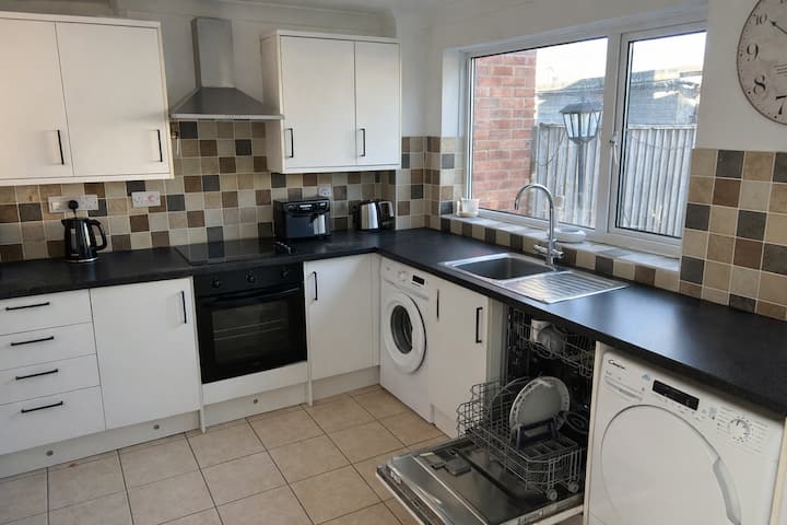 3 Bed Home In The River Port St Ives, Cambs. - Raptor Foundation