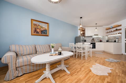 Top performing Airbnb: The Old Sailor Cozy Apt Near Sea Garden & Beach in Приморски