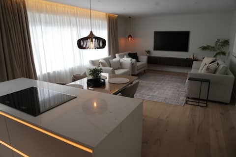 Popular Airbnb listing: Luxury two bedroom apartment in centre of town. in West Sands