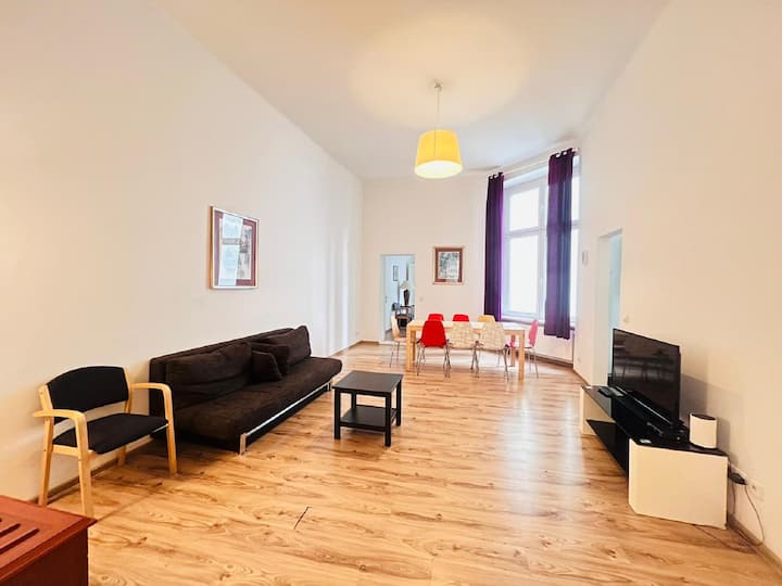 Spacious 3br Apartment In Mitte Near Alex - 1/4 - Berlín
