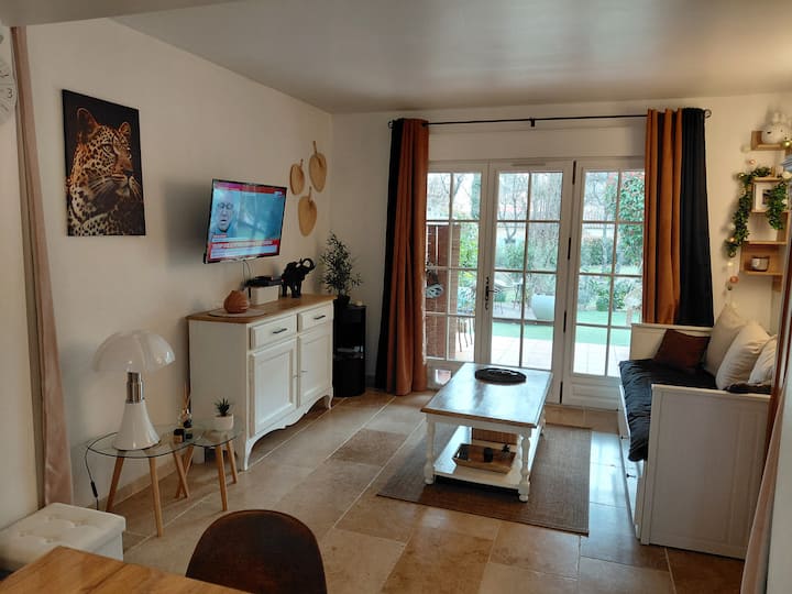 Charmante Maison Mitoyenne Dans Le Var. - Fayence