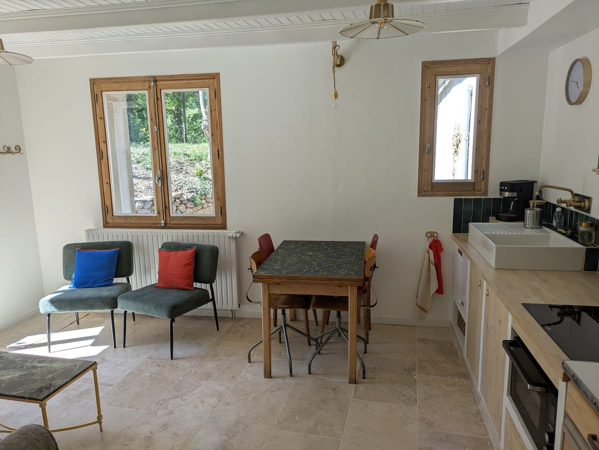 Salle de bain du gîte avec douche à l’italienne