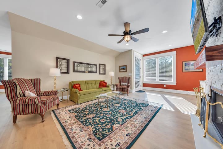 Brand New Retreat On 106 Acres With Private Lake! - Bedford, VA