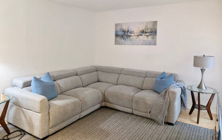 Cozy Townhome 2 Bedroom 2.5 Bath Central Location. - Plano, TX