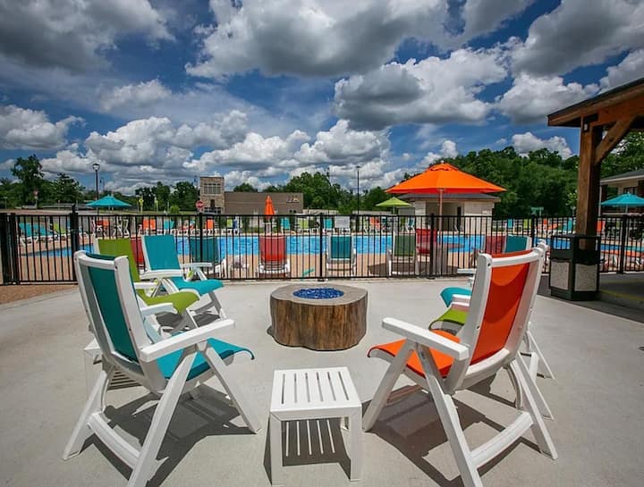 Couples Getaway-pools/gym/branson Landing - Branson, MO
