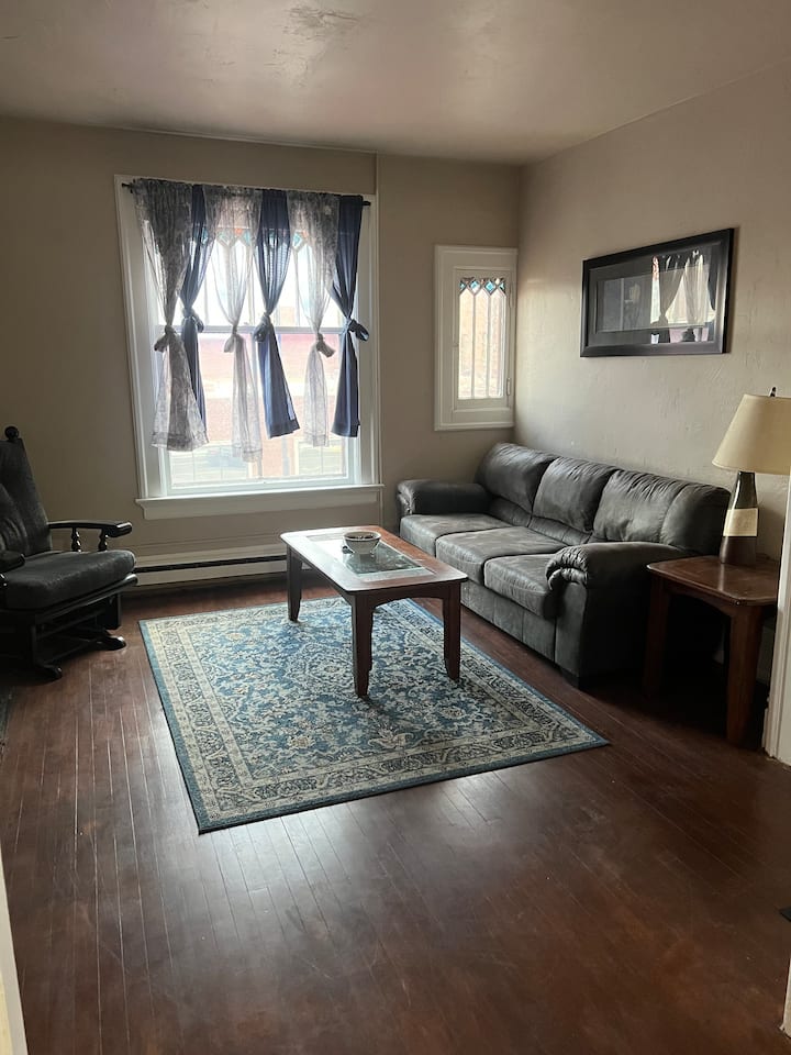 Beauty School Mansion - Historic - Penthouse Suite - Butte, MT