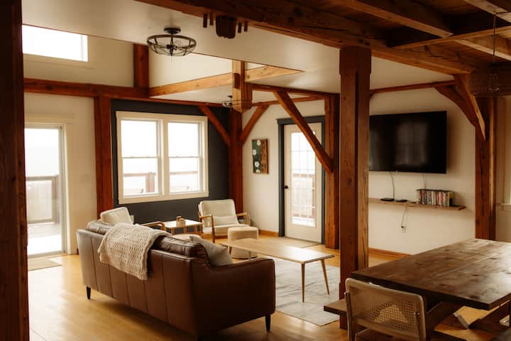Fawn Crest -Timber Frame Retreat, Firepit, 20 Acre - State of New York