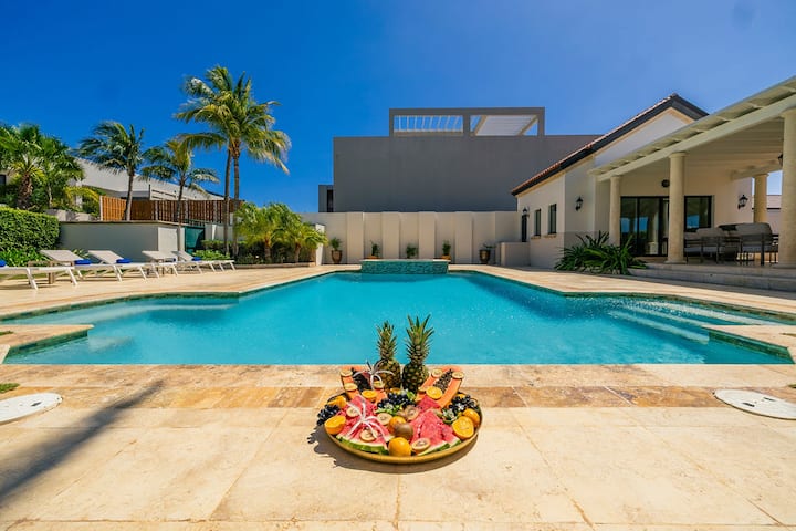 Beachfront 7br Malmok Estate W/ Pool & Ocean Views - Aruba