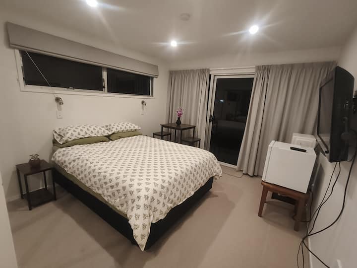 Private Ensuite With Own Entrance - Tauranga