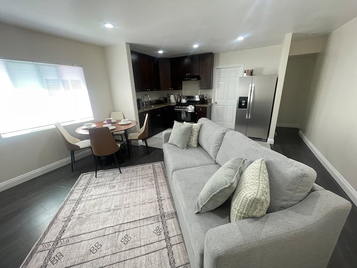 Sofi House Furnished 2br Home W/parking Wifi - ガーデナ, CA