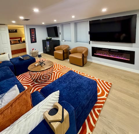Popular Airbnb listing: Luxury Retreat | Hot Tub, Sauna, Firepit | 2 Kings in Syracuse