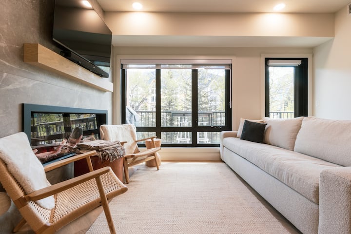 The Bergen | 3 Br/3ba | Sleeps 10 | Hot Tub & Pool - 캔모어