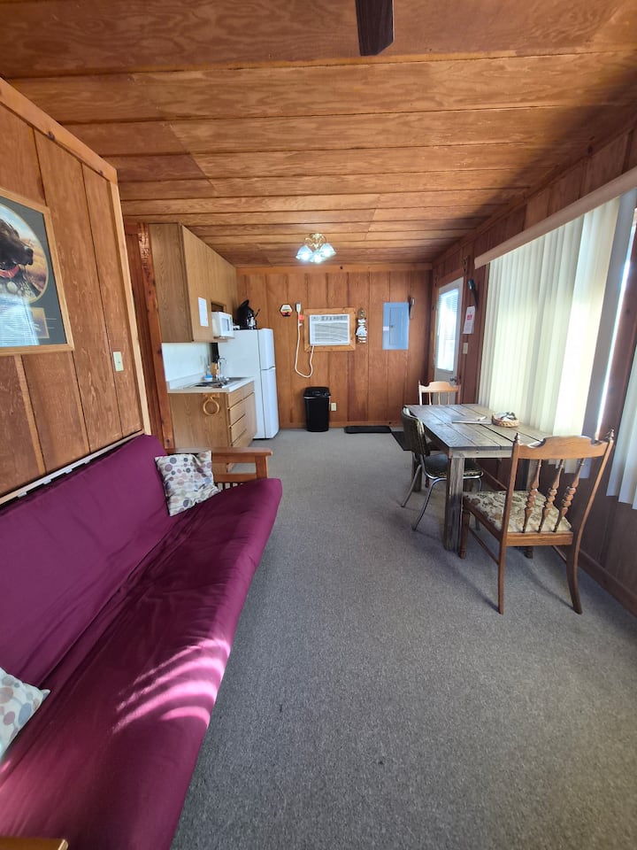 Cedar Creek Cabin - A Peaceful Woodland Escape - Nebraska
