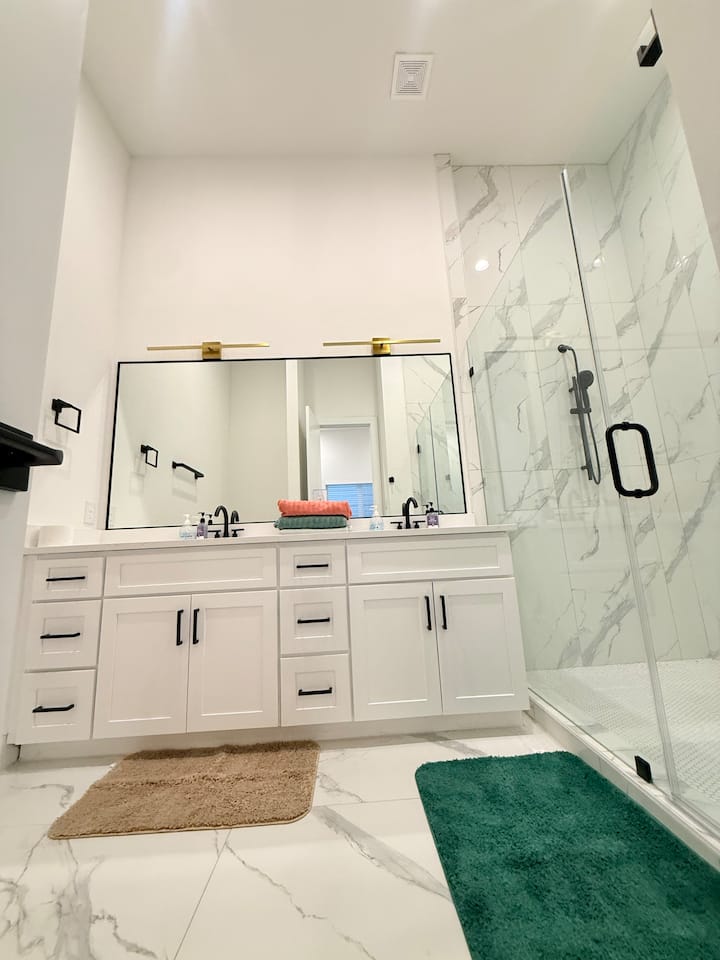 Minimal 3br Families & Groups Near The Heights - Houston, TX